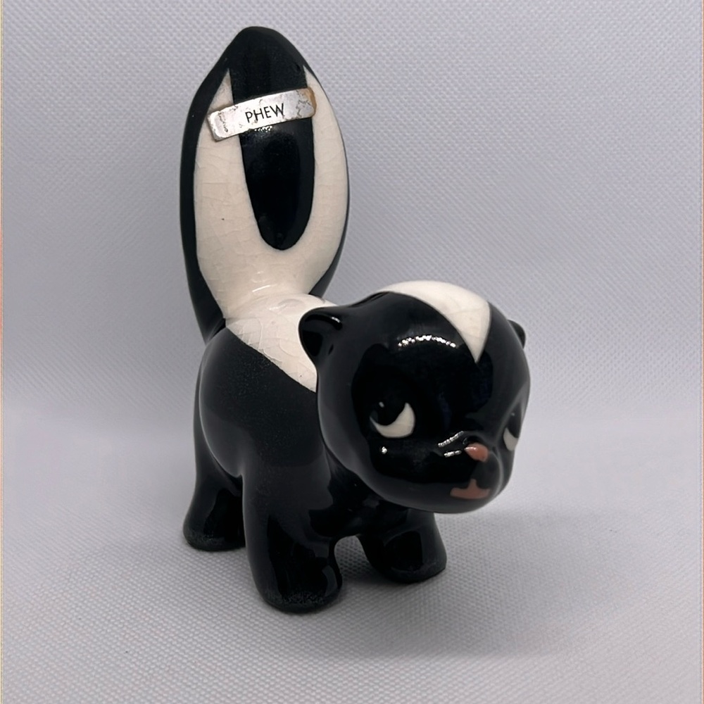 Vintage Delee Skunk Ceramic figurine Home Decor Gift Cute